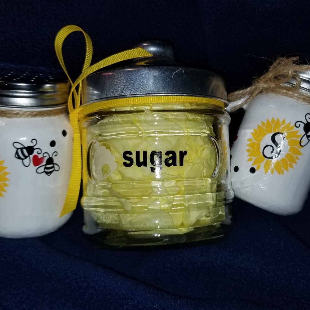 Salt and pepper set